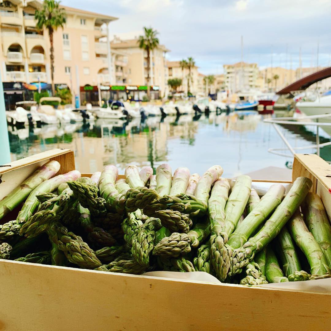 Salle restaurant viande Fréjus — Le Bœuf sur le Quai cadre contemporain